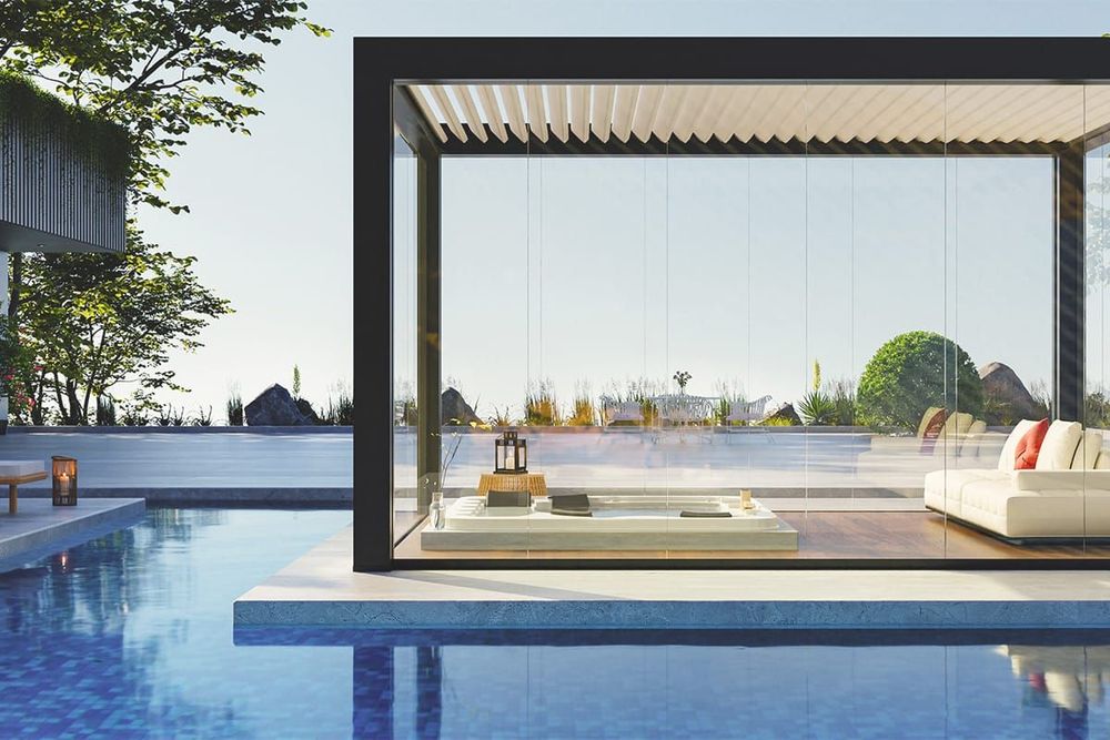 Pergola czy ogród zimowy - co lepiej sprawdzi się przy domu w Bieszczadach?